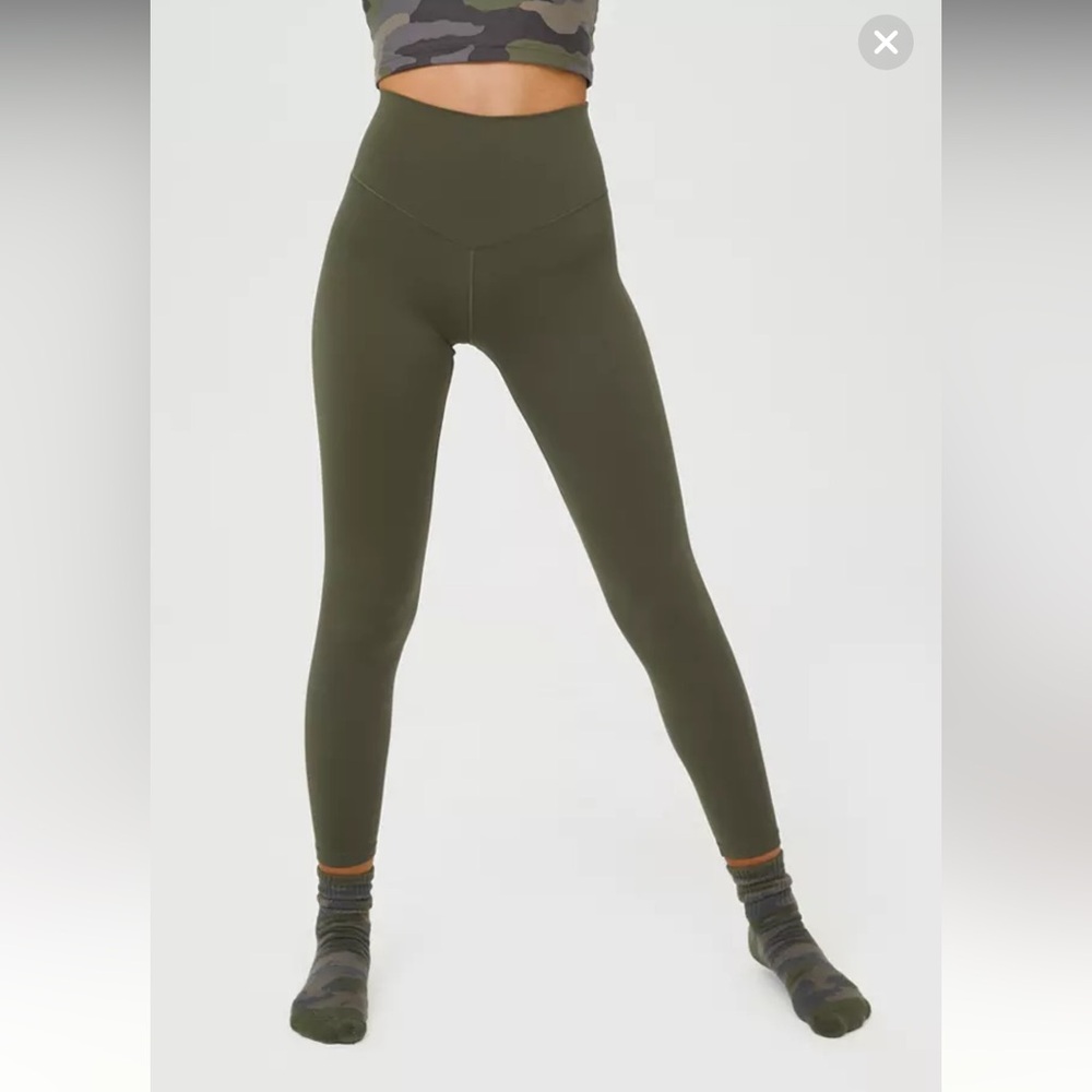 💚Aerie Offline High Waisted Real Me Leggings in Olive Daze Green Size M 💚